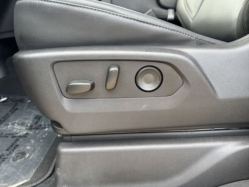 Used 2025 GMC Sierra 1500 SLT image 14