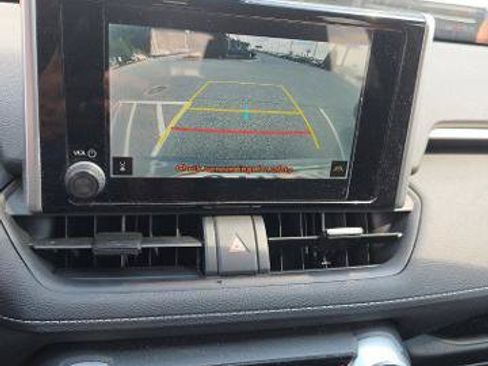 Used 2024 Toyota RAV4 LE FWD image 7