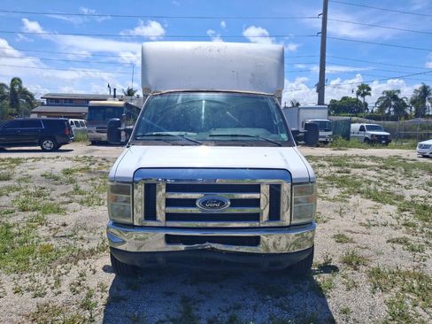 Used 2009 Ford E-350 and Econoline 350 Super Duty image 2