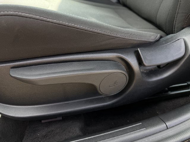 Used 2025 Hyundai Elantra SEL FWD image 25