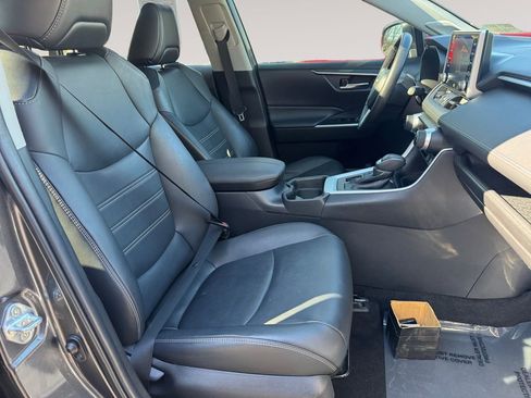 Used 2021 Toyota RAV4 XLE Premium image 15
