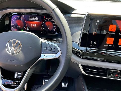 New 2026 Volkswagen Atlas Peak Edition AWD/4WD image 25