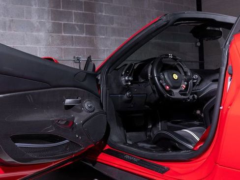 Used 2020 Ferrari 488 Pista Spider image 28