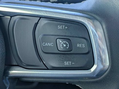 Used 2023 Jeep Wrangler Unlimited Sahara AWD/4WD image 26