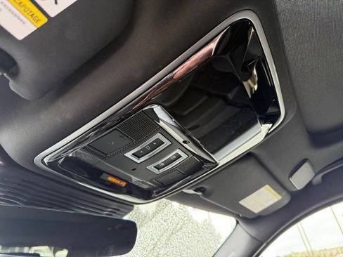 Used 2022 Land Rover Range Rover Velar R-Dynamic S image 24