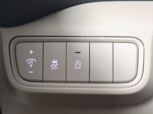 Used 2025 Kia Soul LX w/ LX Technology Package FWD image 25
