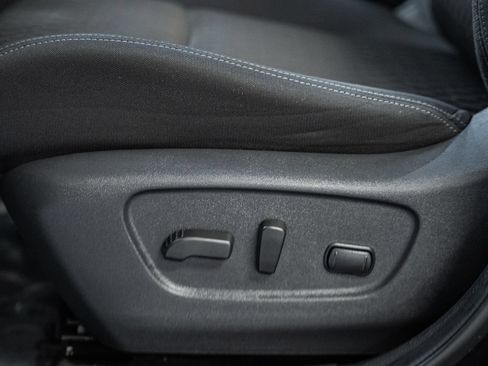 Used 2020 Nissan Rogue SV FWD image 36