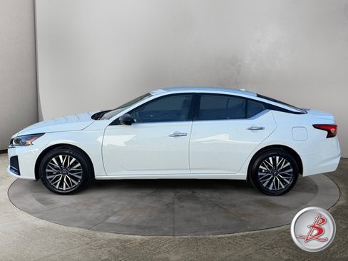 Used 2025 Nissan Altima 2.5 SV AWD/4WD image 4