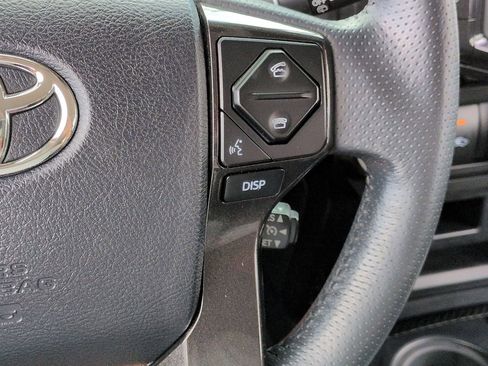 Used 2018 Toyota 4Runner TRD Off-Road Premium AWD/4WD image 27