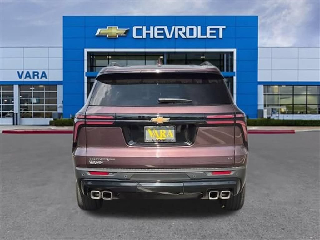 Used 2024 Chevrolet Traverse LT w/ Enhanced Driving Package FWD image 4
