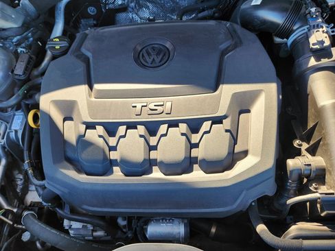 Used 2024 Volkswagen Tiguan SE image 31