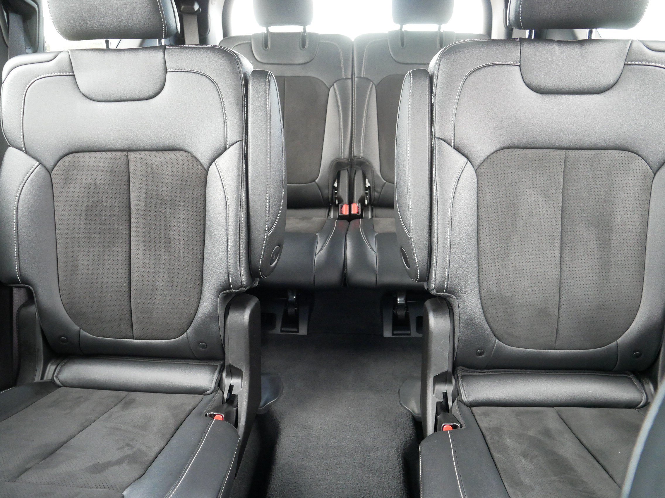 Used 2023 Jeep Grand Cherokee L Laredo AWD/4WD image 13