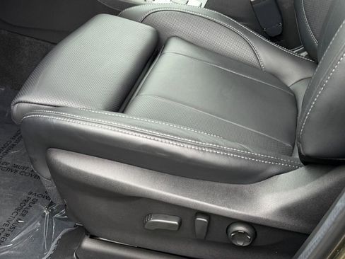 Used 2025 Subaru Ascent Limited AWD/4WD image 33