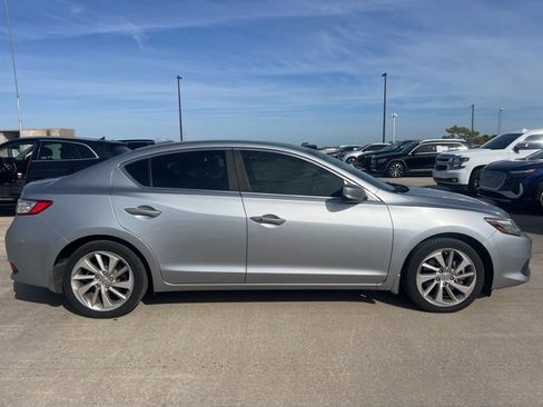Used 2018 Acura ILX w/ Premium Package image 2
