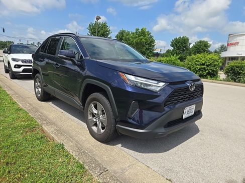 Used 2025 Toyota RAV4 XLE AWD/4WD image 2