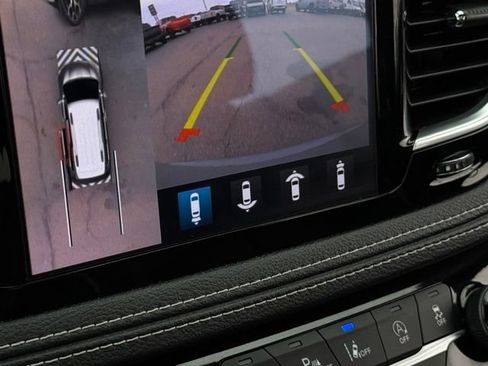 Used 2020 Chrysler Pacifica Limited FWD image 5