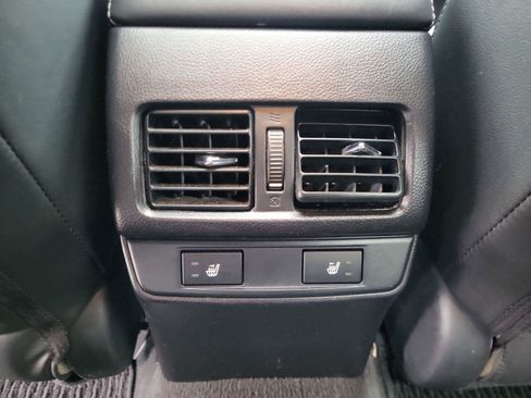 Used 2016 Subaru Outback 3.6R Limited image 22