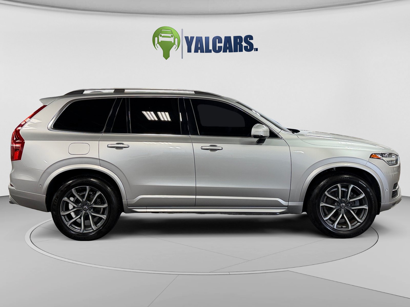 Used 2018 Volvo XC90 T5 Momentum w/ Convenience Package AWD/4WD image 6
