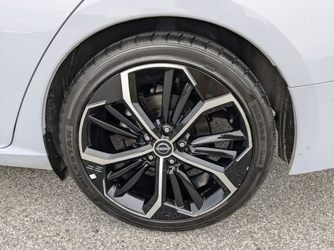 Used 2024 Nissan Altima 2.5 SR FWD image 18