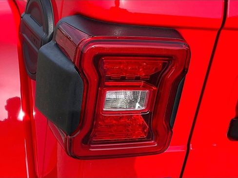 Used 2023 Jeep Wrangler Unlimited Sahara image 30