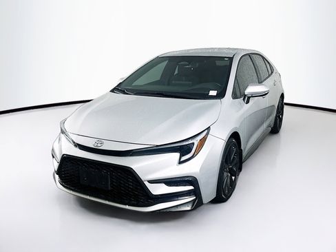 Used 2023 Toyota Corolla SE image 3