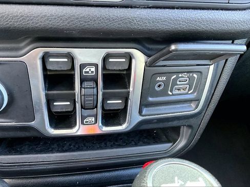 Used 2024 Jeep Wrangler Unlimited Sport AWD/4WD image 15