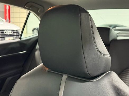 Used 2019 Toyota Camry SE w/ Carpet Mat Package image 17