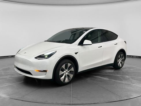 Used 2023 Tesla Model Y Long Range AWD/4WD image 1
