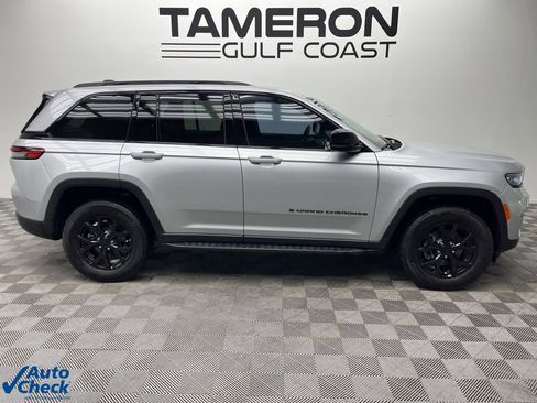 Used 2024 Jeep Grand Cherokee Altitude image 4