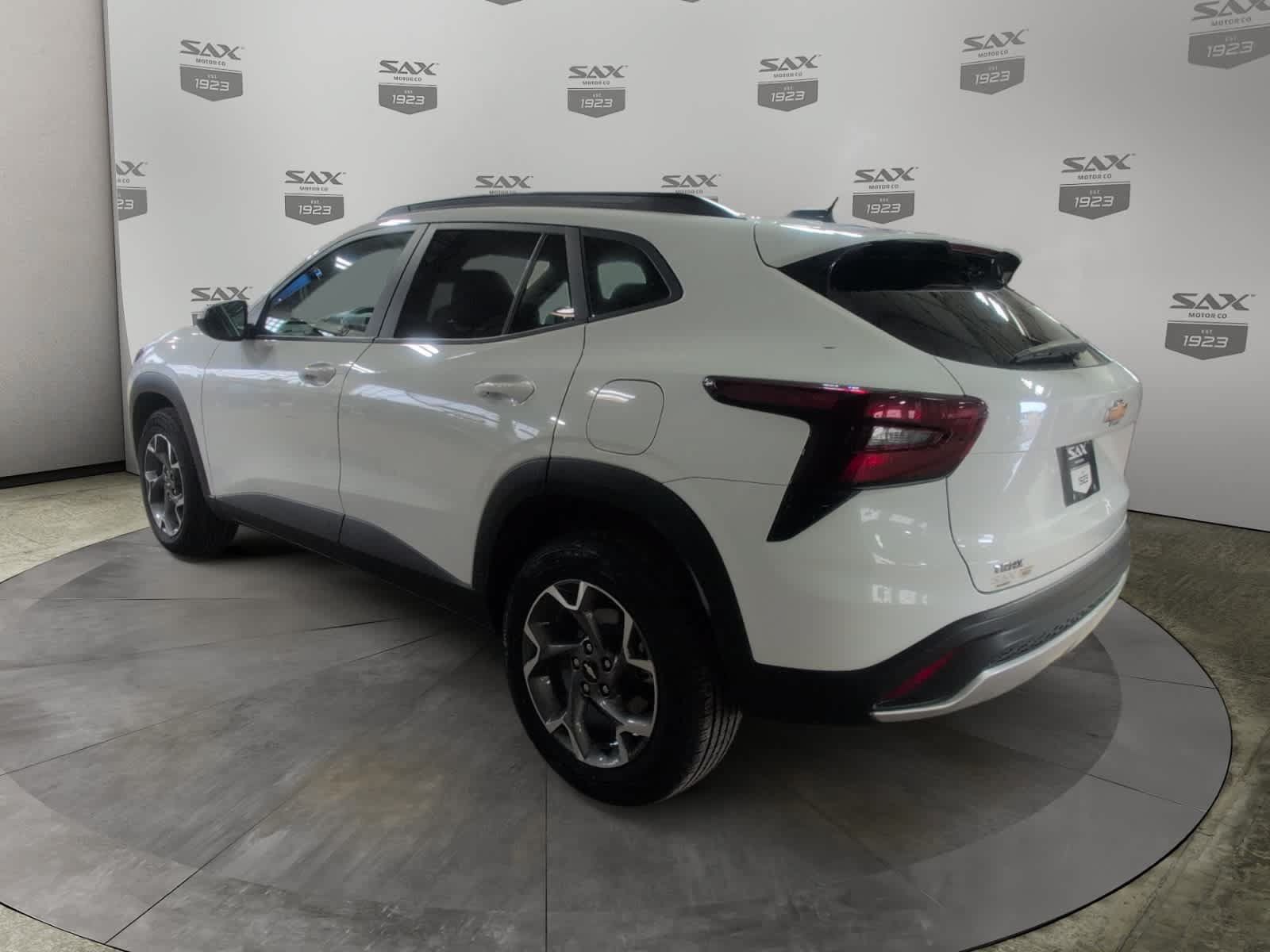Used 2025 Chevrolet Trax LT FWD image 3