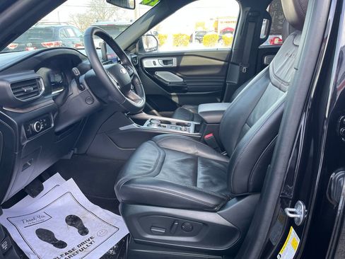 Used 2023 Ford Explorer Platinum w/ Technology Package image 11