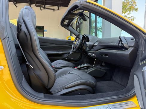 Used 2018 Ferrari 488 Spider image 33