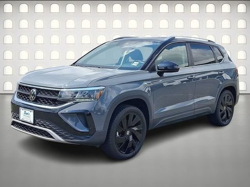 Used 2024 Volkswagen Taos SE AWD/4WD image 3