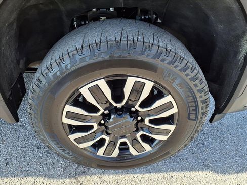 Used 2024 GMC Sierra 2500 Denali Ultimate image 9