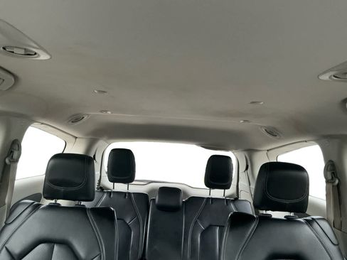 Used 2024 Chrysler Pacifica Touring-L FWD image 20
