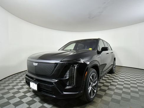New 2026 Cadillac Vistiq Luxury w/ LPO, Floor Liner Package AWD/4WD image 18