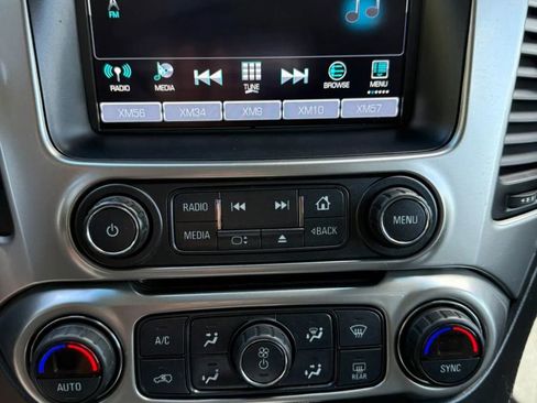 Used 2018 Chevrolet Suburban LT AWD/4WD image 19