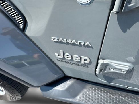 Used 2018 Jeep Wrangler Unlimited Sahara AWD/4WD image 26