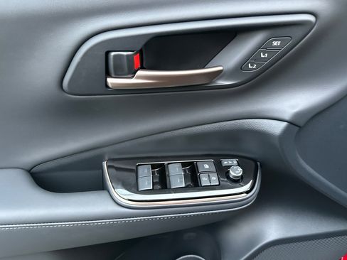 New 2025 Toyota Crown Signia image 13