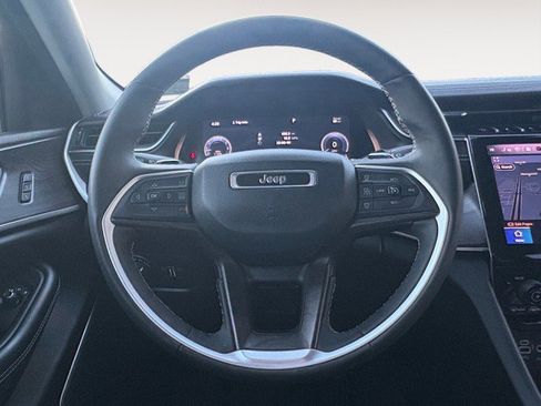 Used 2023 Jeep Grand Cherokee Limited w/ Black Appearance Package image 12