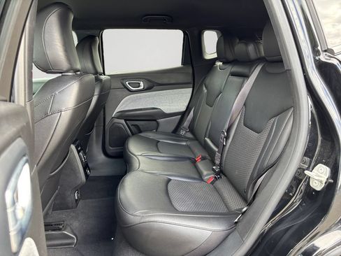 Used 2024 Jeep Compass Latitude AWD/4WD image 15