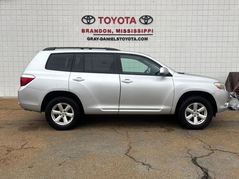 Used 2010 Toyota Highlander SE image 1