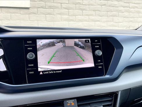 Certified 2022 Volkswagen Taos SE image 21