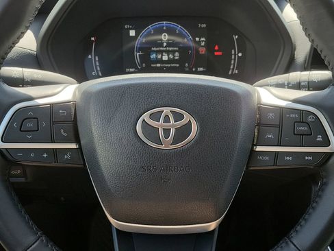 Used 2025 Toyota Grand Highlander AWD image 11