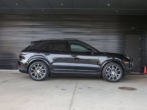 Certified 2026 Porsche Cayenne AWD/4WD image 8