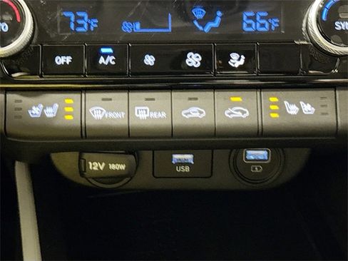 Used 2023 Hyundai Elantra Limited image 21