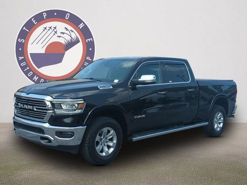 Used 2022 RAM 1500 Laramie AWD/4WD image 1