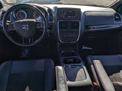 Used 2019 Dodge Grand Caravan SXT image 12