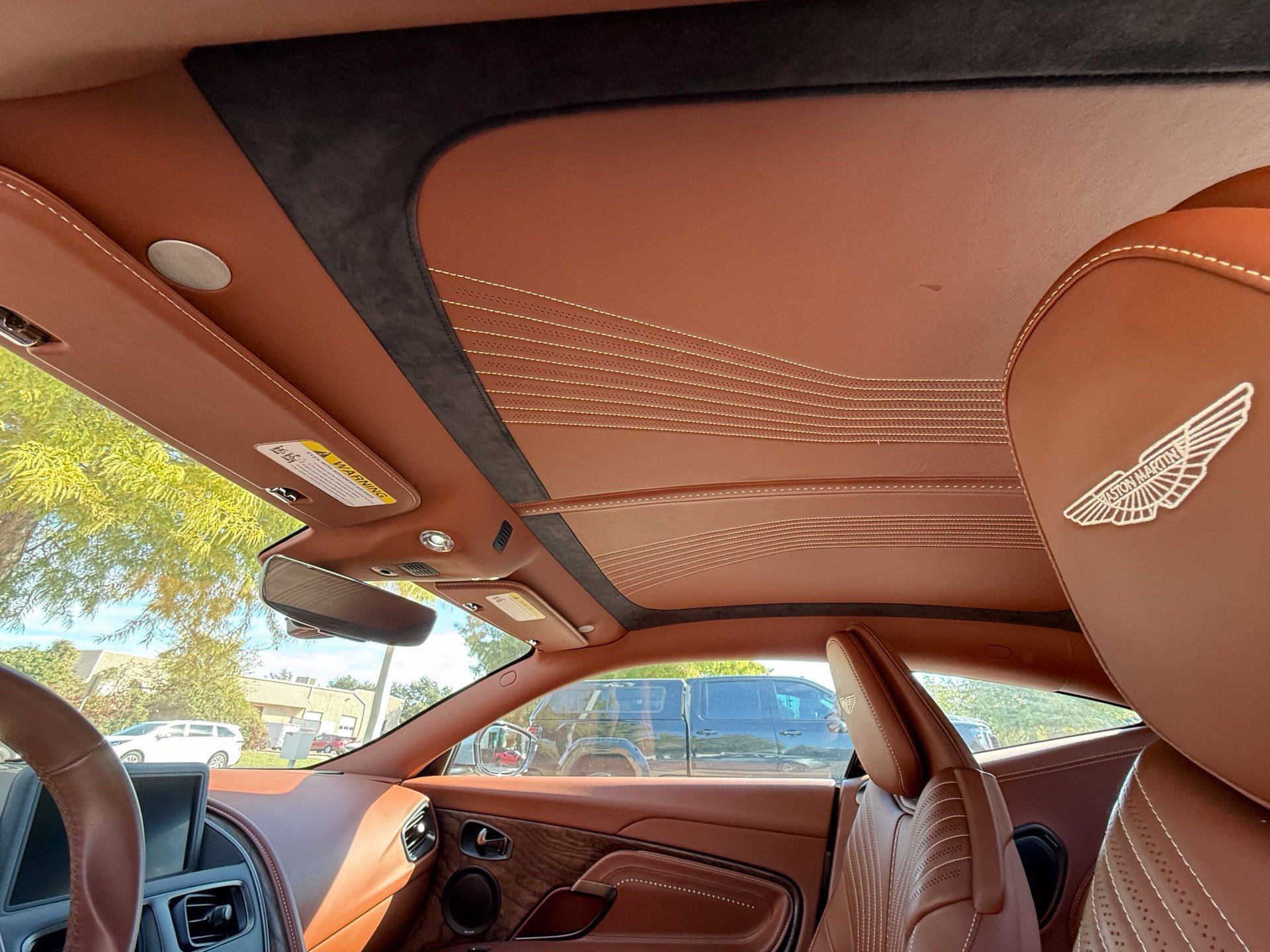 Used 2018 Aston Martin DB11 V12 RWD image 18