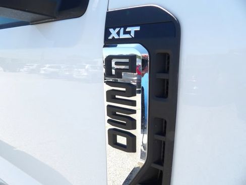 Certified 2024 Ford F250 XLT w/ FX4 Off-Road Package AWD/4WD image 15